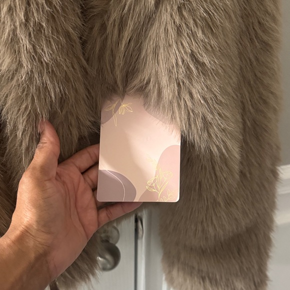 Luxurious Faux Fur Women's Jacket - Tan - Picture 6 of 7